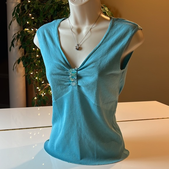 🌼CEST CITY LIGHT BLUE V NECK TOP WITH SEQUINS - SIZE SMALL🌼 - Picture 3 of 14